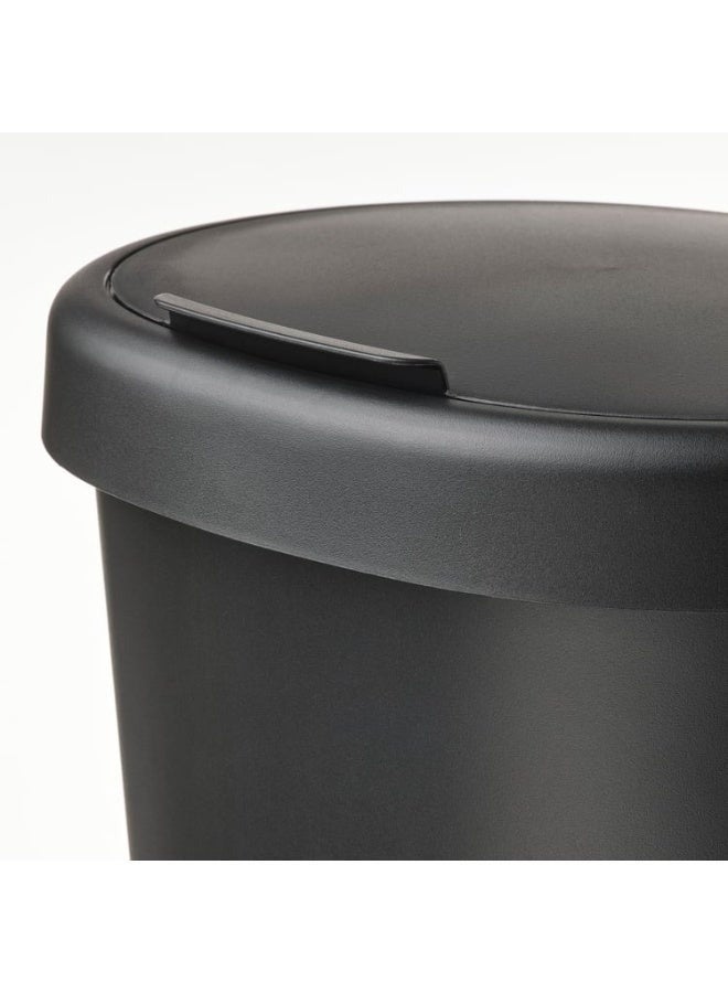 أيكيا سلة مهملات رفيعة بغطاء قابل للإزالة - سلة مهملات منزلية عملية سعة 8 لترات لفرز وتخزين النفايات - مصنوعة من بلاستيك معاد تدويره متين، أسود - Image 5